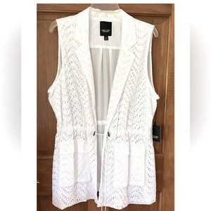 Vera Wang embroidered vest NWT size Medium